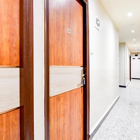 Super Townhouse Kaikhali Near Airport 콜카타 외부 사진