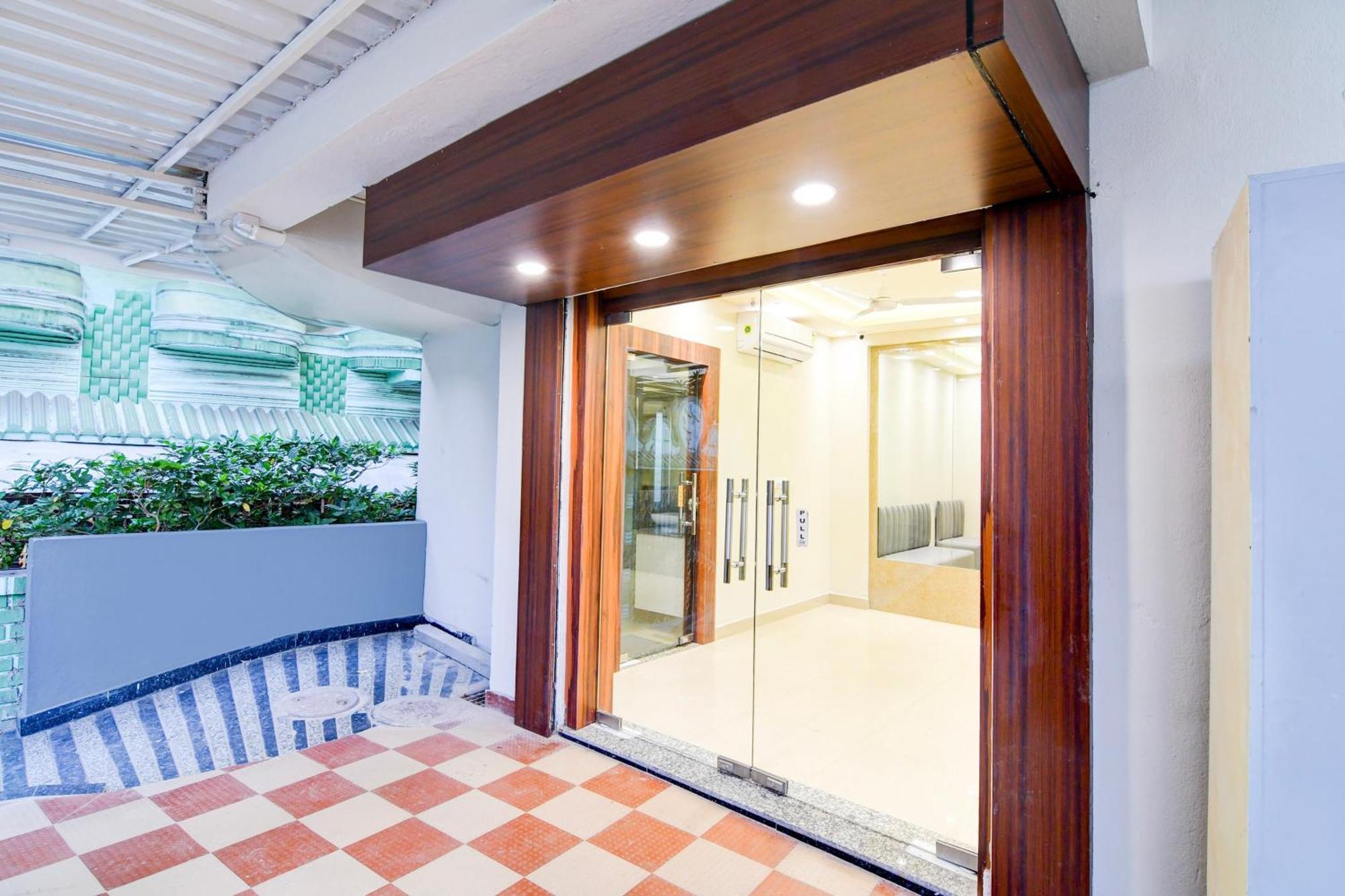 Super Townhouse Kaikhali Near Airport 콜카타 외부 사진
