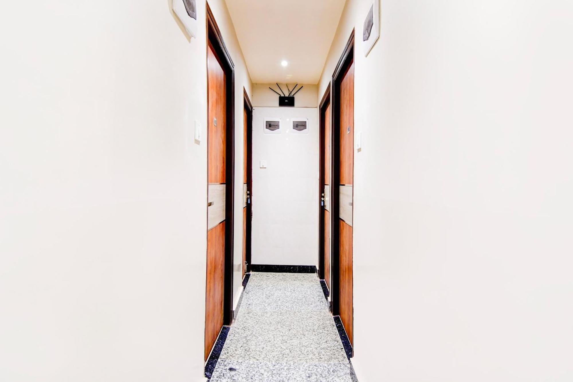 Super Townhouse Kaikhali Near Airport 콜카타 외부 사진