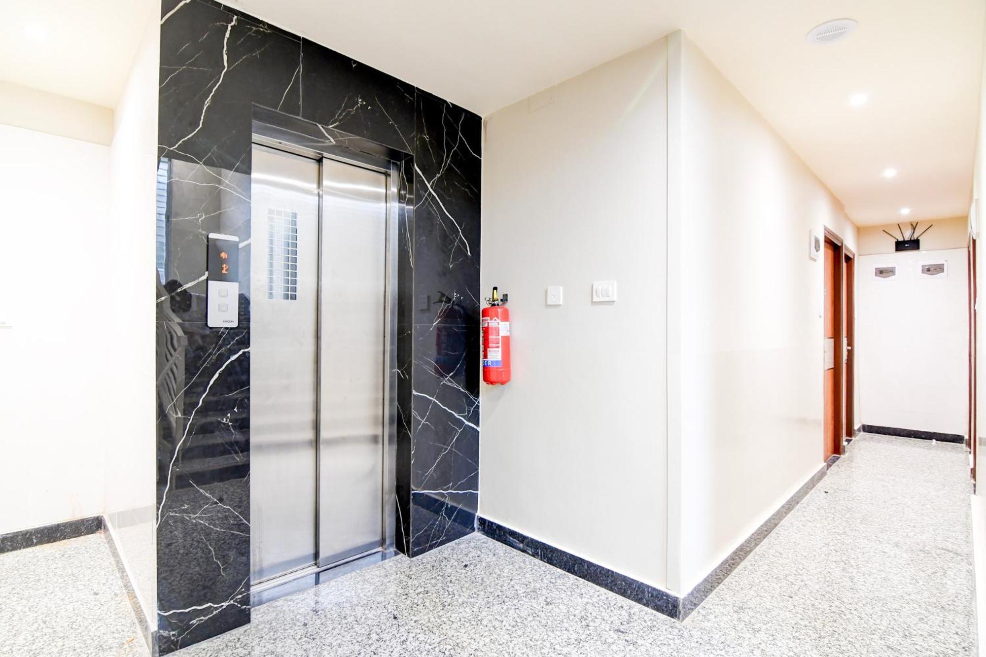 Super Townhouse Kaikhali Near Airport 콜카타 외부 사진