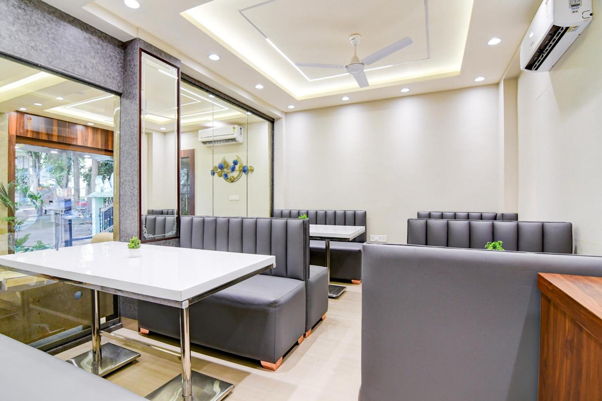Super Townhouse Kaikhali Near Airport 콜카타 외부 사진