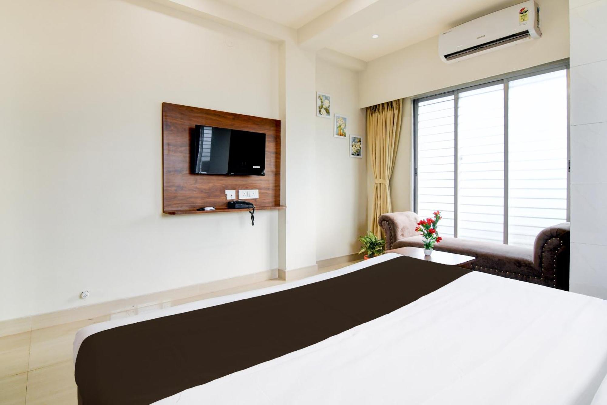 Super Townhouse Kaikhali Near Airport 콜카타 외부 사진